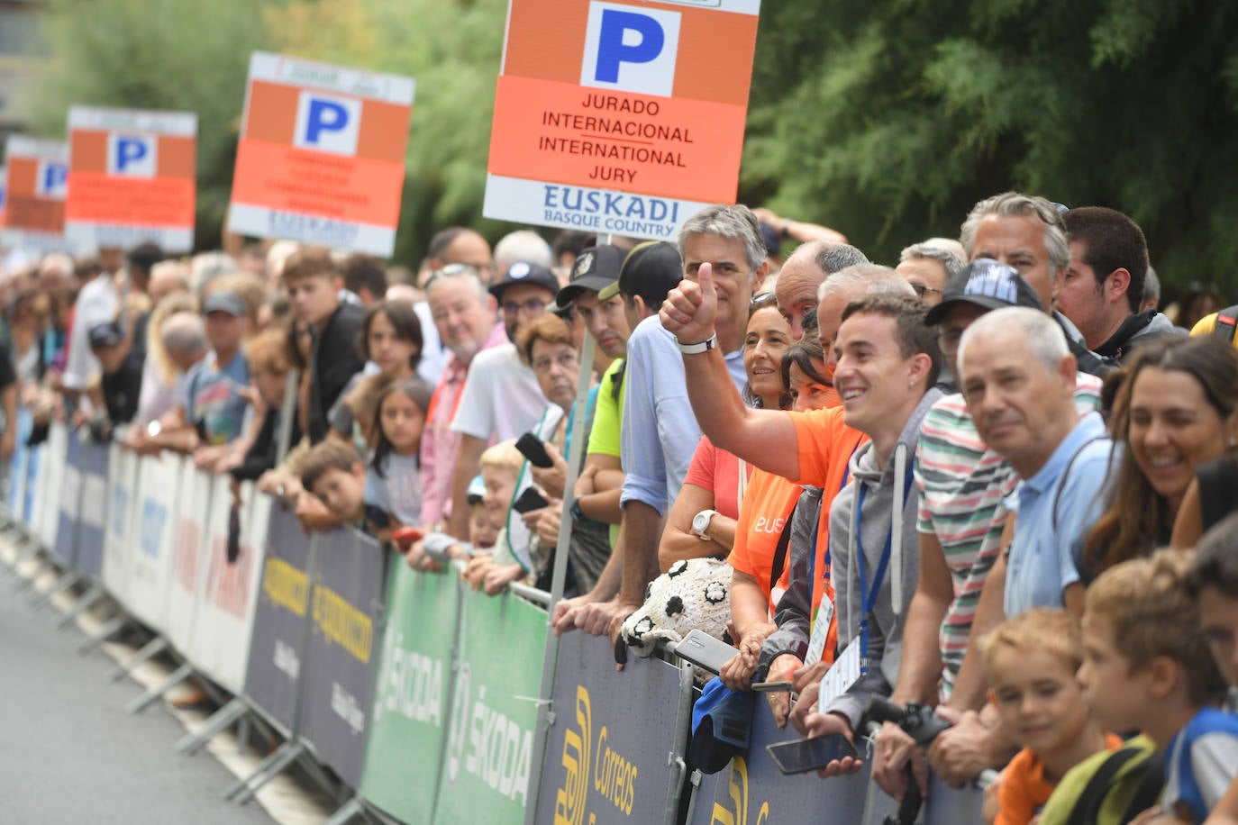 Fotos: Búscate en la salida de la Clásica de San Sebastián