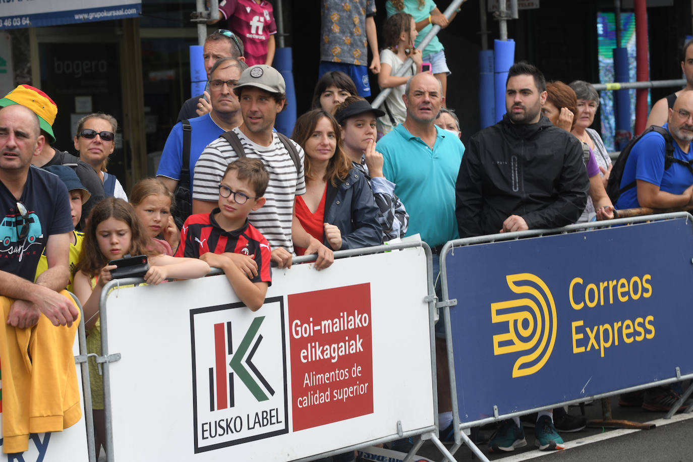Fotos: Búscate en la salida de la Clásica de San Sebastián