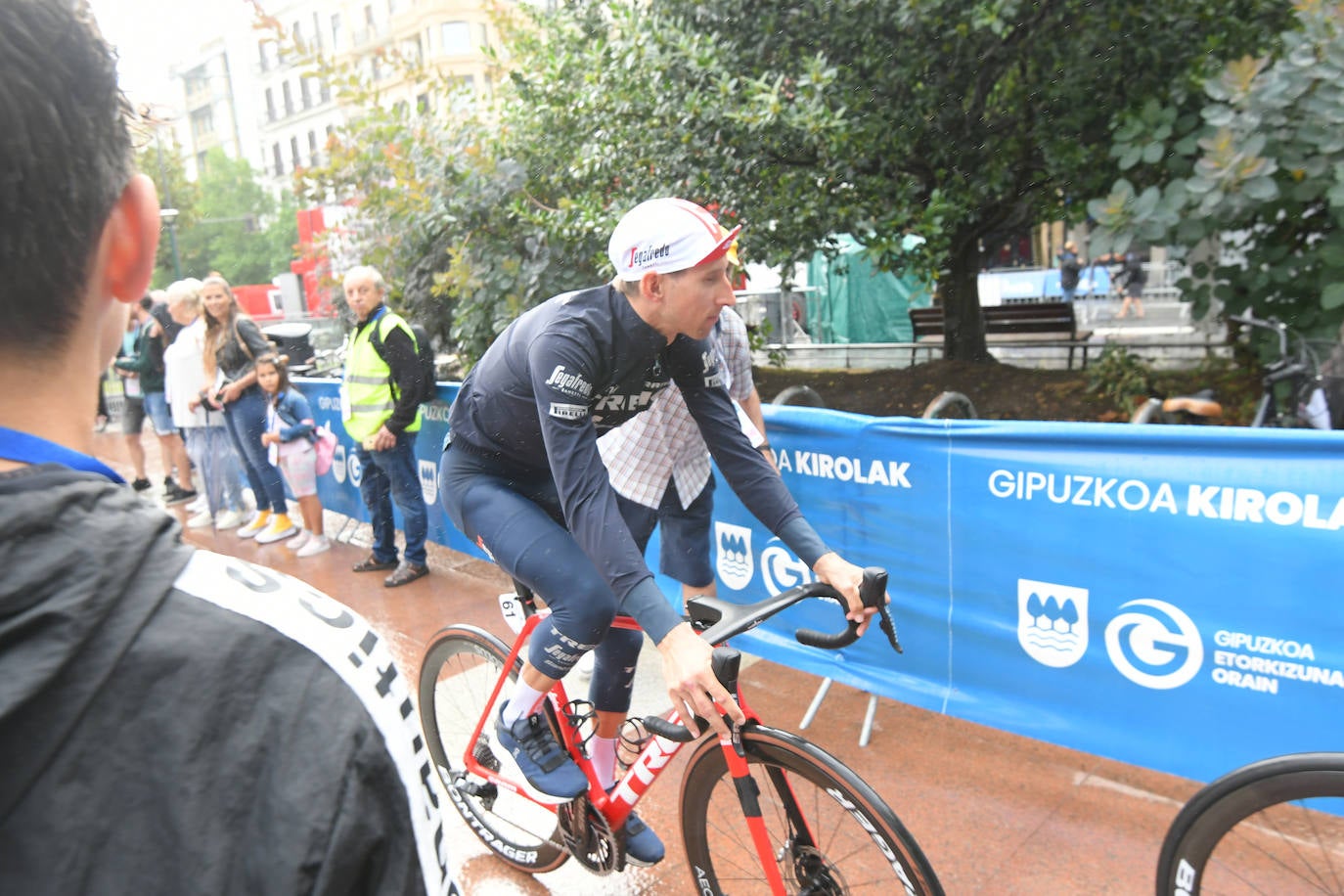 Fotos: Búscate en la salida de la Clásica de San Sebastián