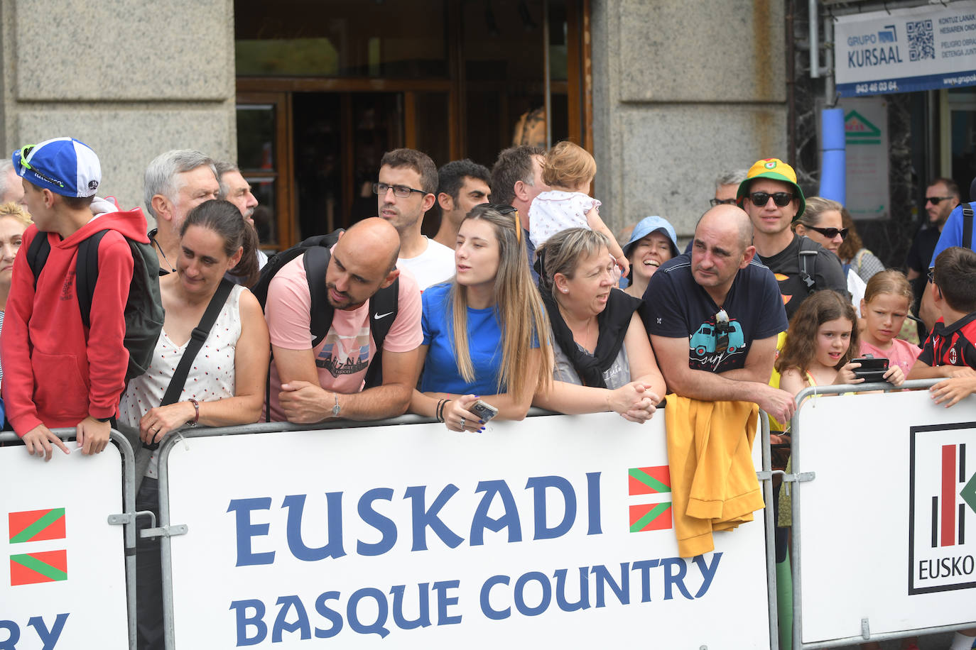Fotos: Búscate en la salida de la Clásica de San Sebastián