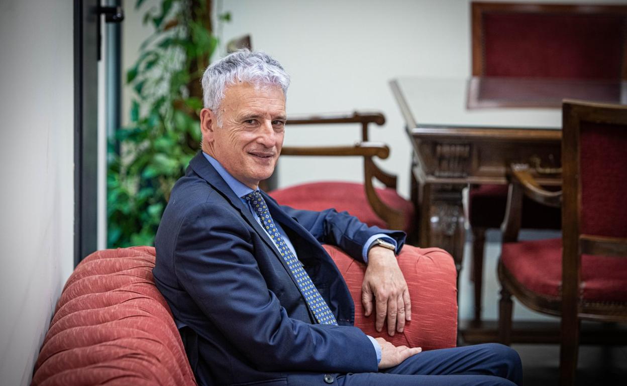 Iñaki Subijana, presidente del TSJPV, en su despacho del Palacio de Justicia de Bilbao. 