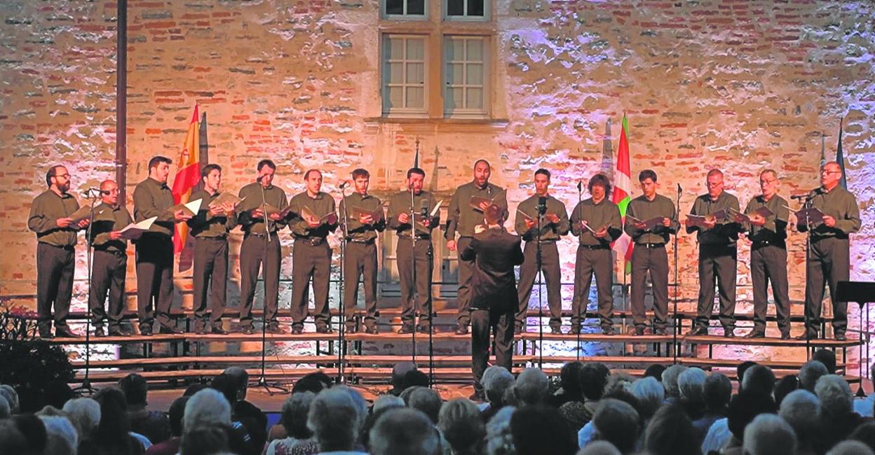 Las voces de Eragiyok actuando en el festival Cant'A Choeur que ha tenido lugar en la zona de Dax. 