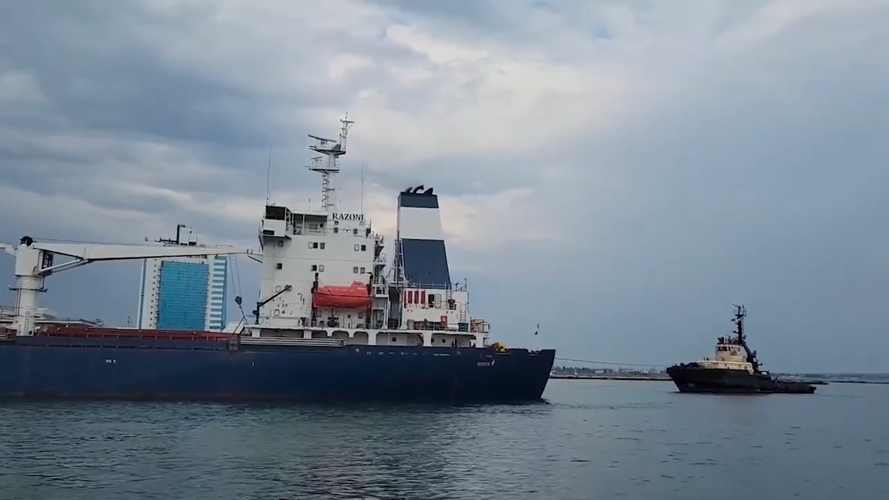 Zarpa de Odesa el primer barco con cereal ucraniano desde que comenzó la invasión rusa