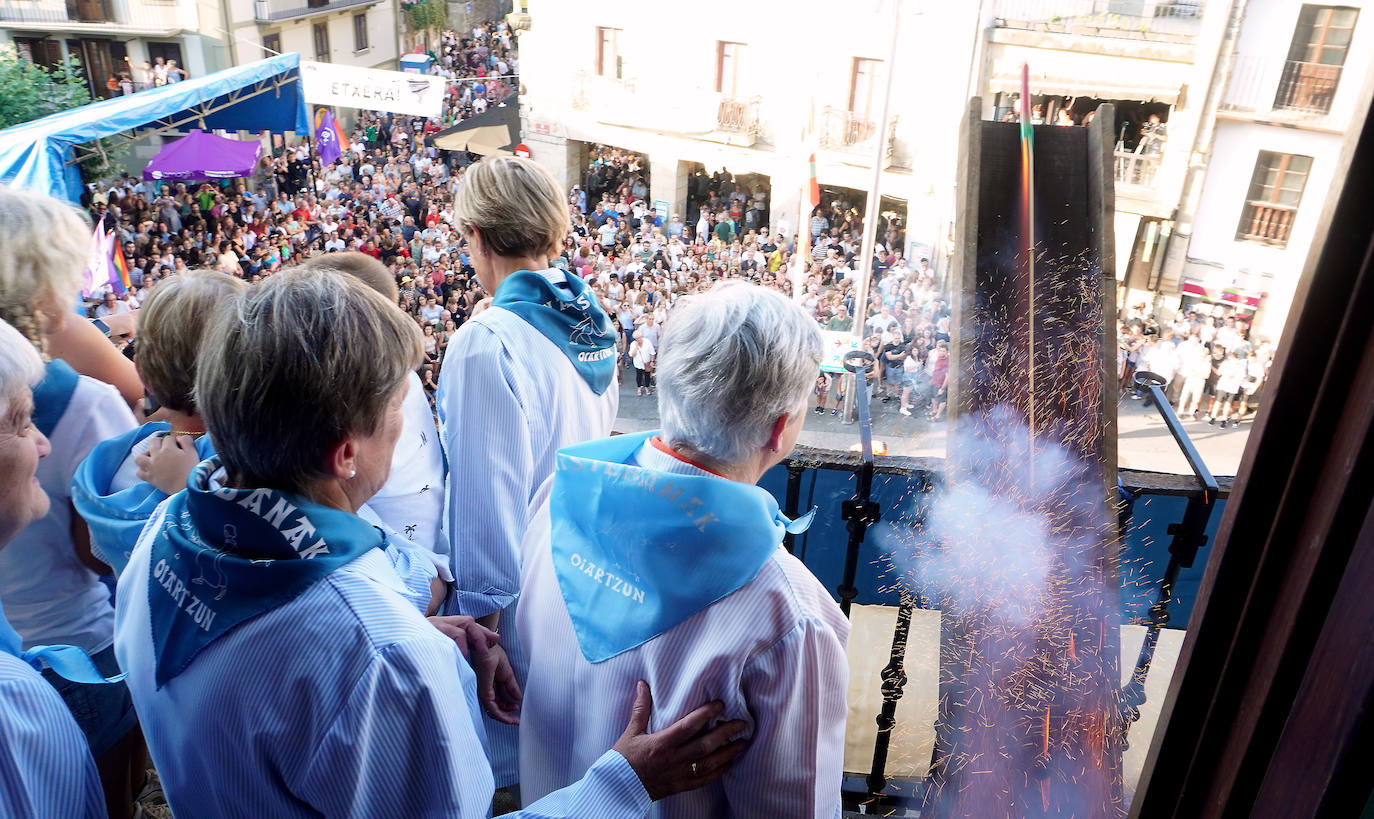Fotos: Xanisteban festetan murgildu dira oiartzuarrak
