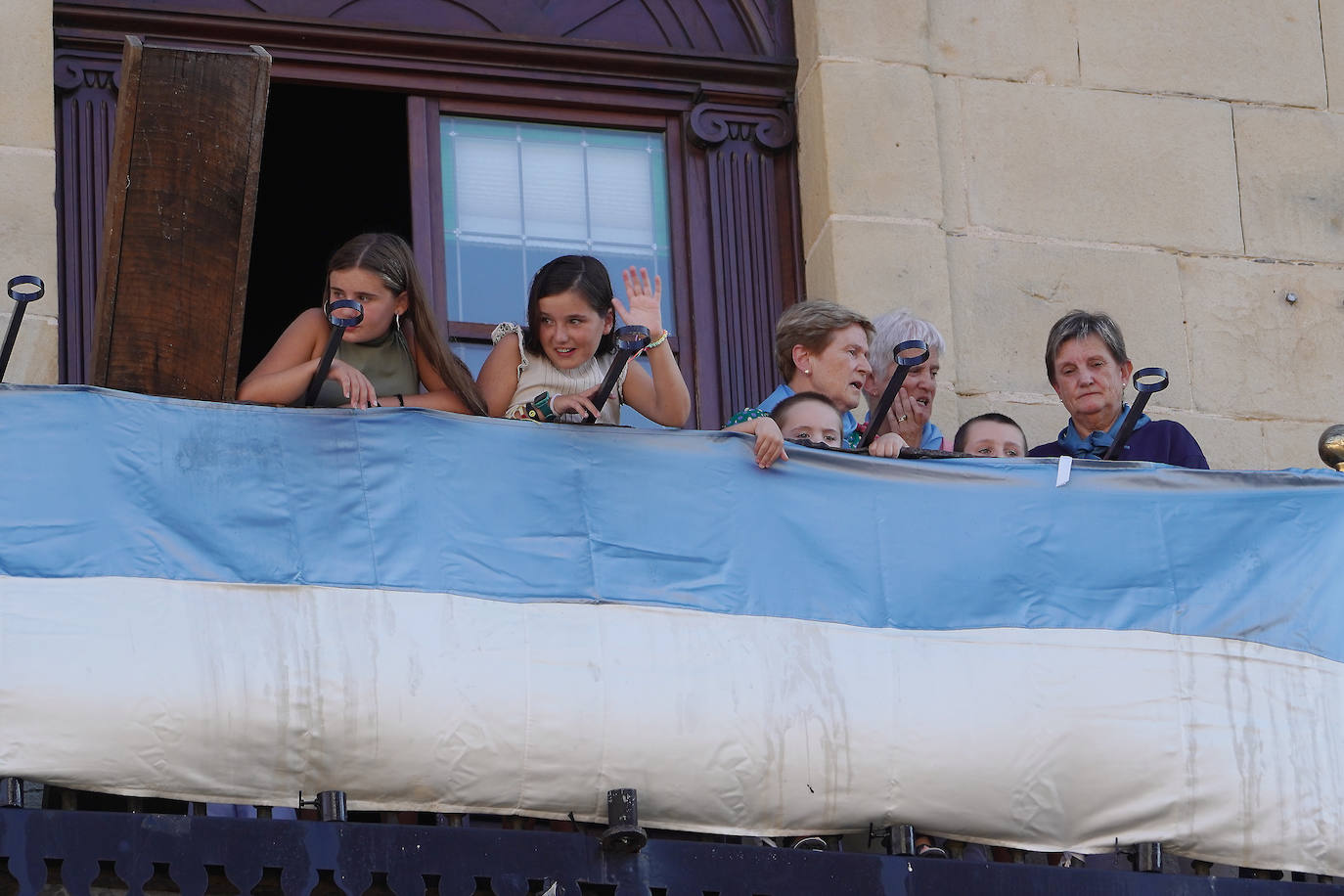 Fotos: Xanisteban festetan murgildu dira oiartzuarrak