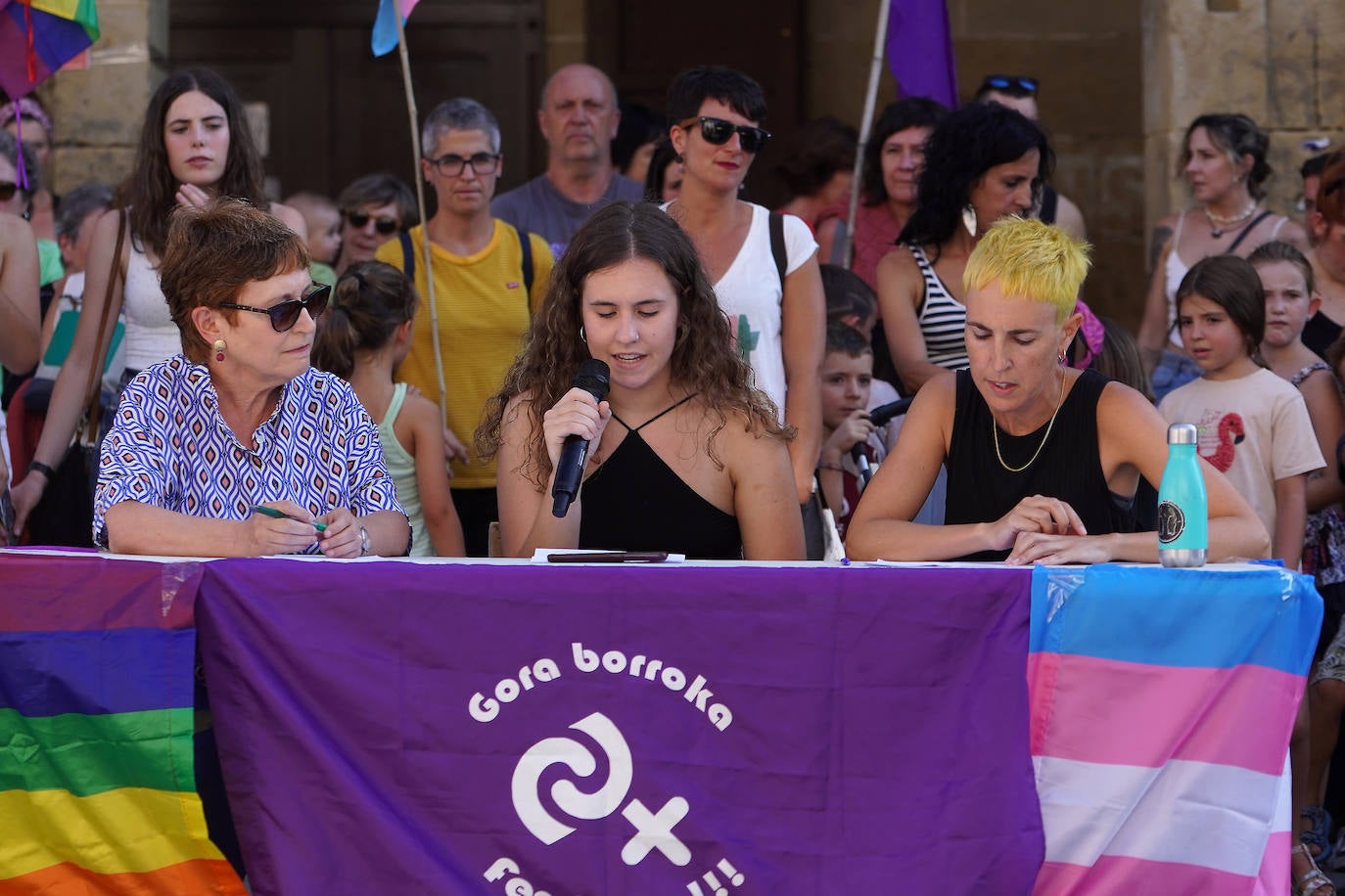 Fotos: Xanisteban festetan murgildu dira oiartzuarrak