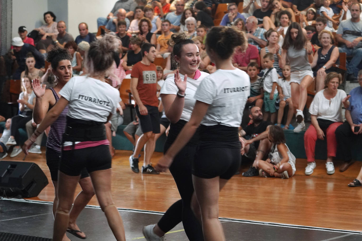 Fotos: Ekitaldiz jositako Xanistebanetako egun handia