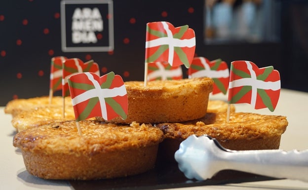 El pastel vasco se ha convertido en una de las señas de identidad y principal reclamo de Aramendia Pastelería.