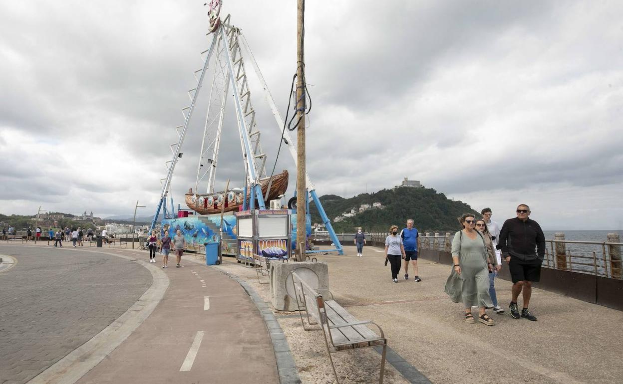 Esta noche se comenzarán a montar las atracciones de Semana Grande en el Paseo Nuevo. 