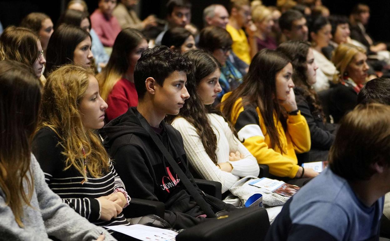 Público de una jornada de Gazte Up sobre juventud y empleo. 