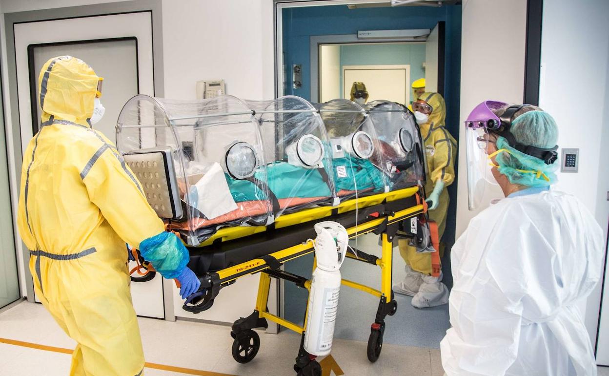 El paciente fue trasladado a la la Unidad de Alta Seguridad Biológica. 