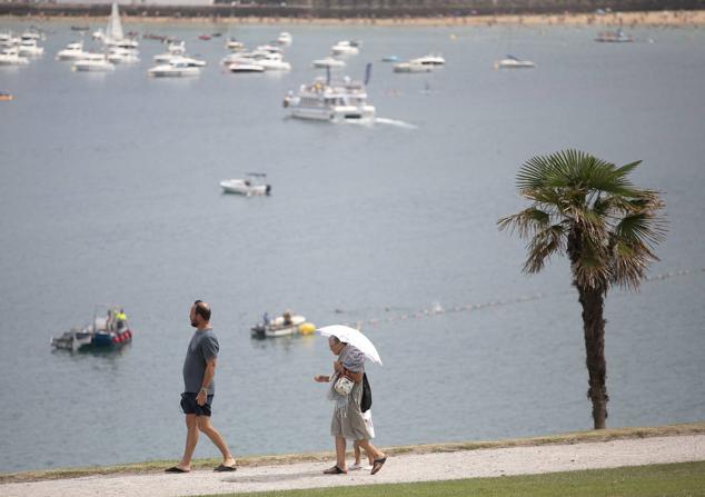 Fotos: Una galernilla aliviará por la tarde el ambiente en la costa tras una noche tropical