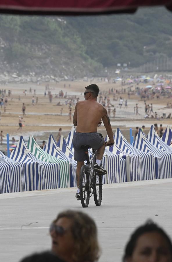 Fotos: Una galernilla aliviará por la tarde el ambiente en la costa tras una noche tropical