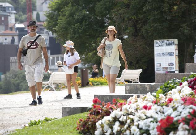 Fotos: Una galernilla aliviará por la tarde el ambiente en la costa tras una noche tropical