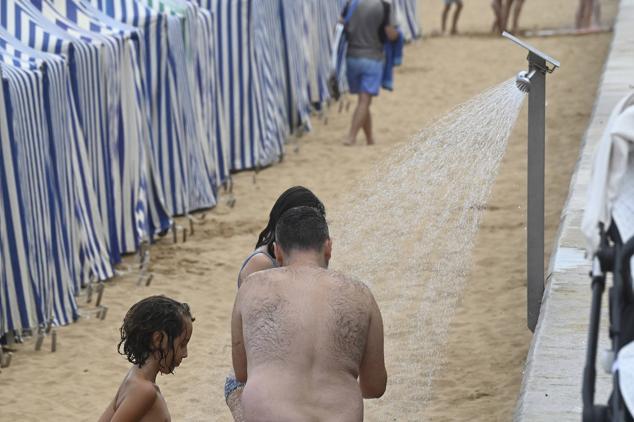 Fotos: Una galernilla aliviará por la tarde el ambiente en la costa tras una noche tropical