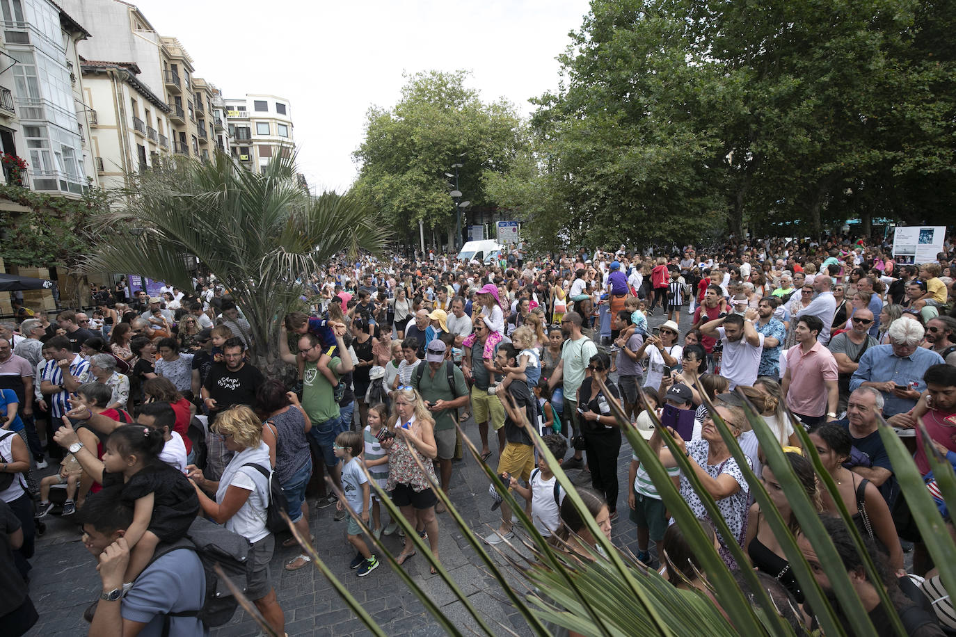 Fotos: Los gigantes y cabezudos ambientan las calles de Donostia