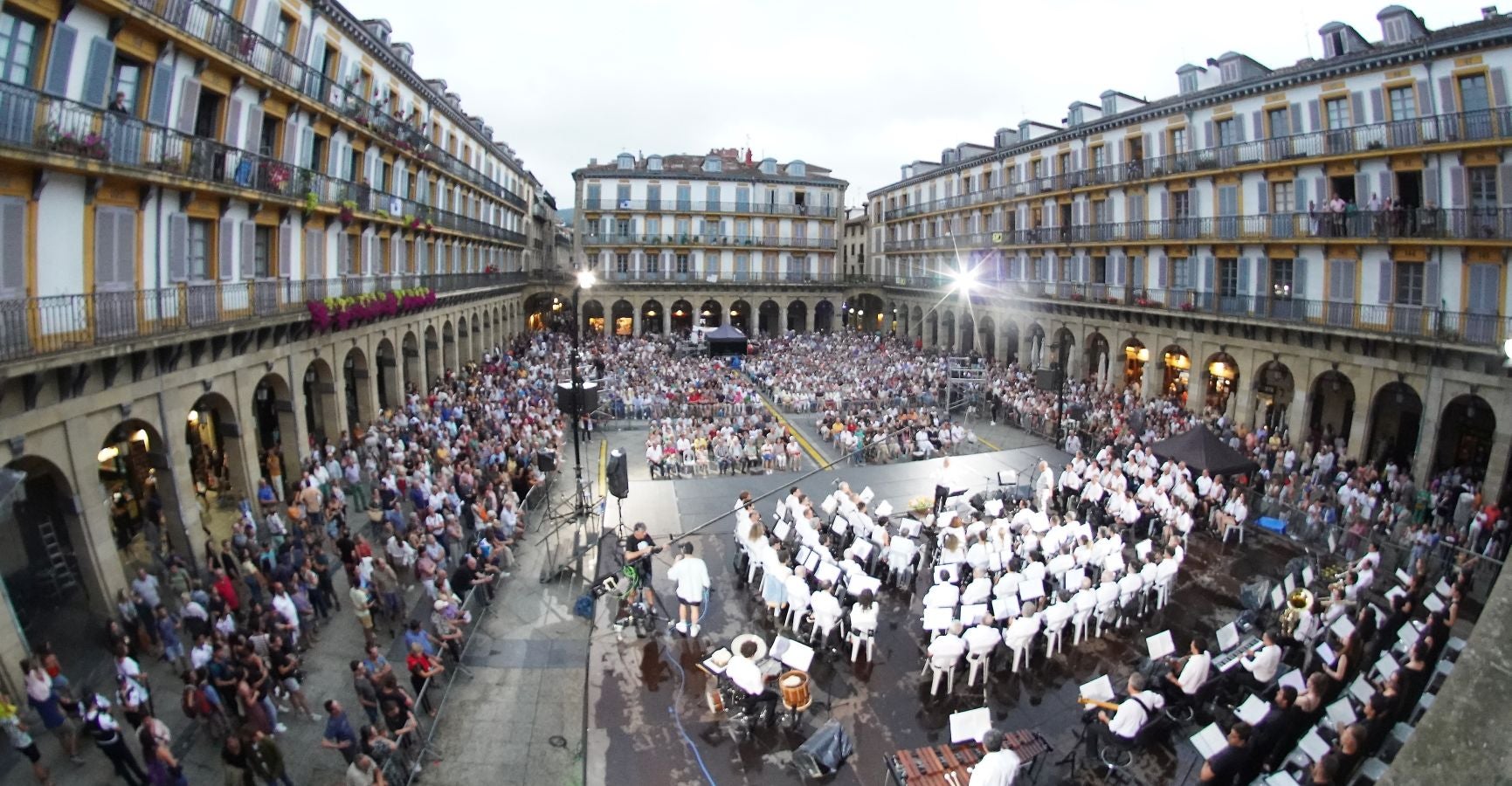 Fotos: Multitudinario Alarde de Txistularis