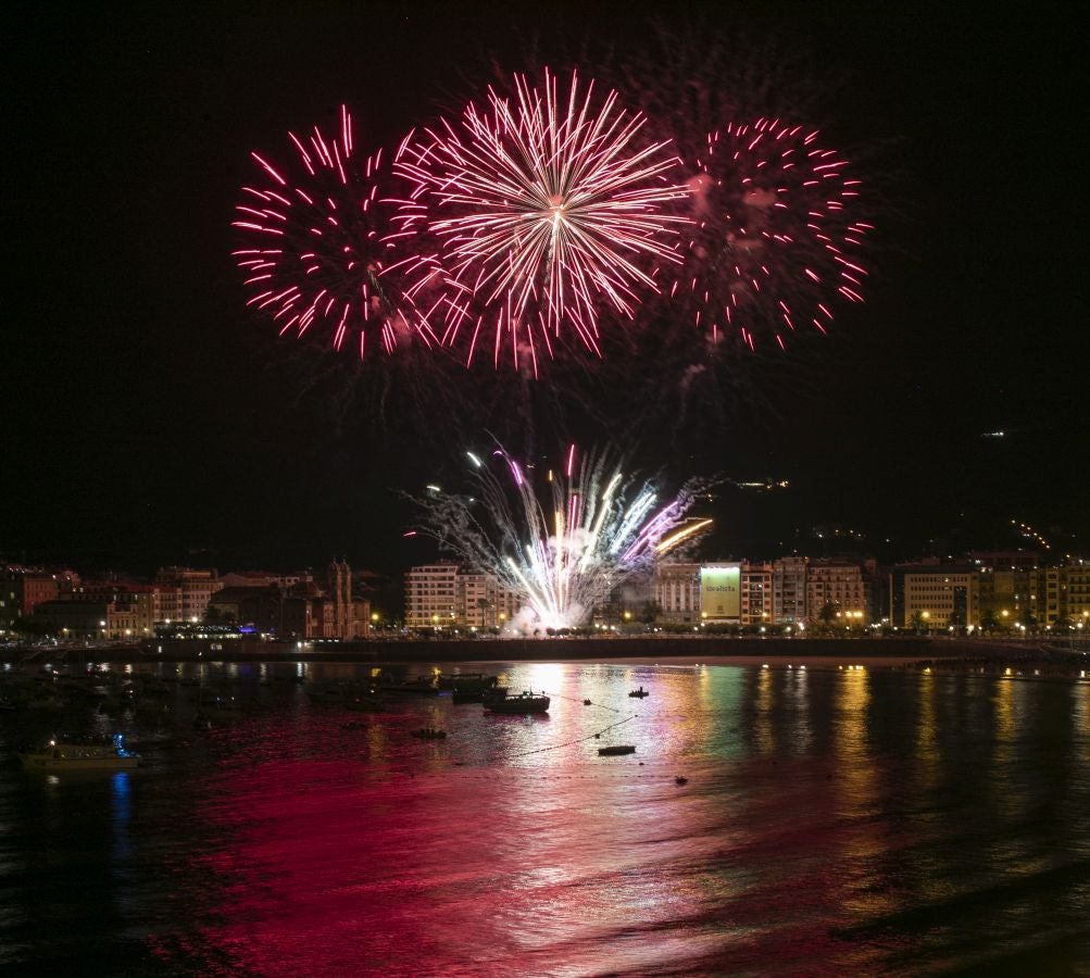 La pirotecnia ucraniana Dance of Fire respondió con creces a las expectativas. Como adelantó en su presentación, proponía mucho ritmo y juego de alturas en su colección, y cumplió.