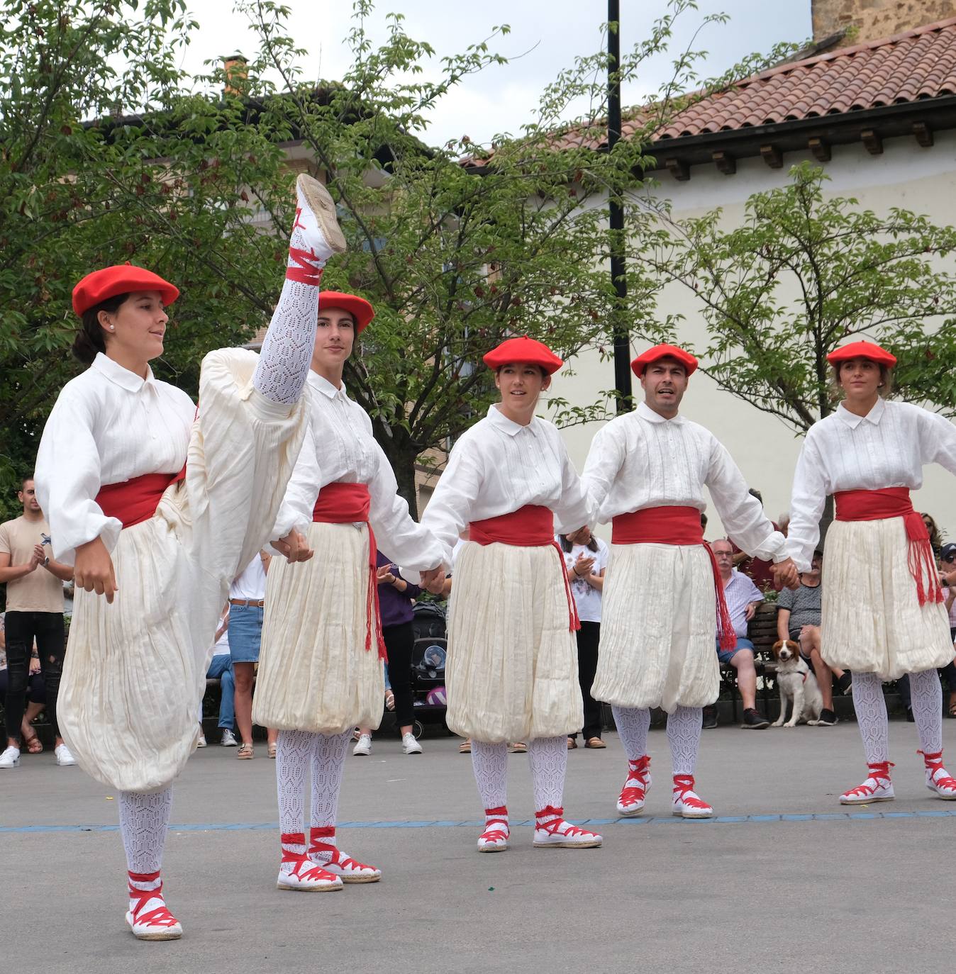 Fotos: Tributo de espadas a la Virgen en Zumarraga