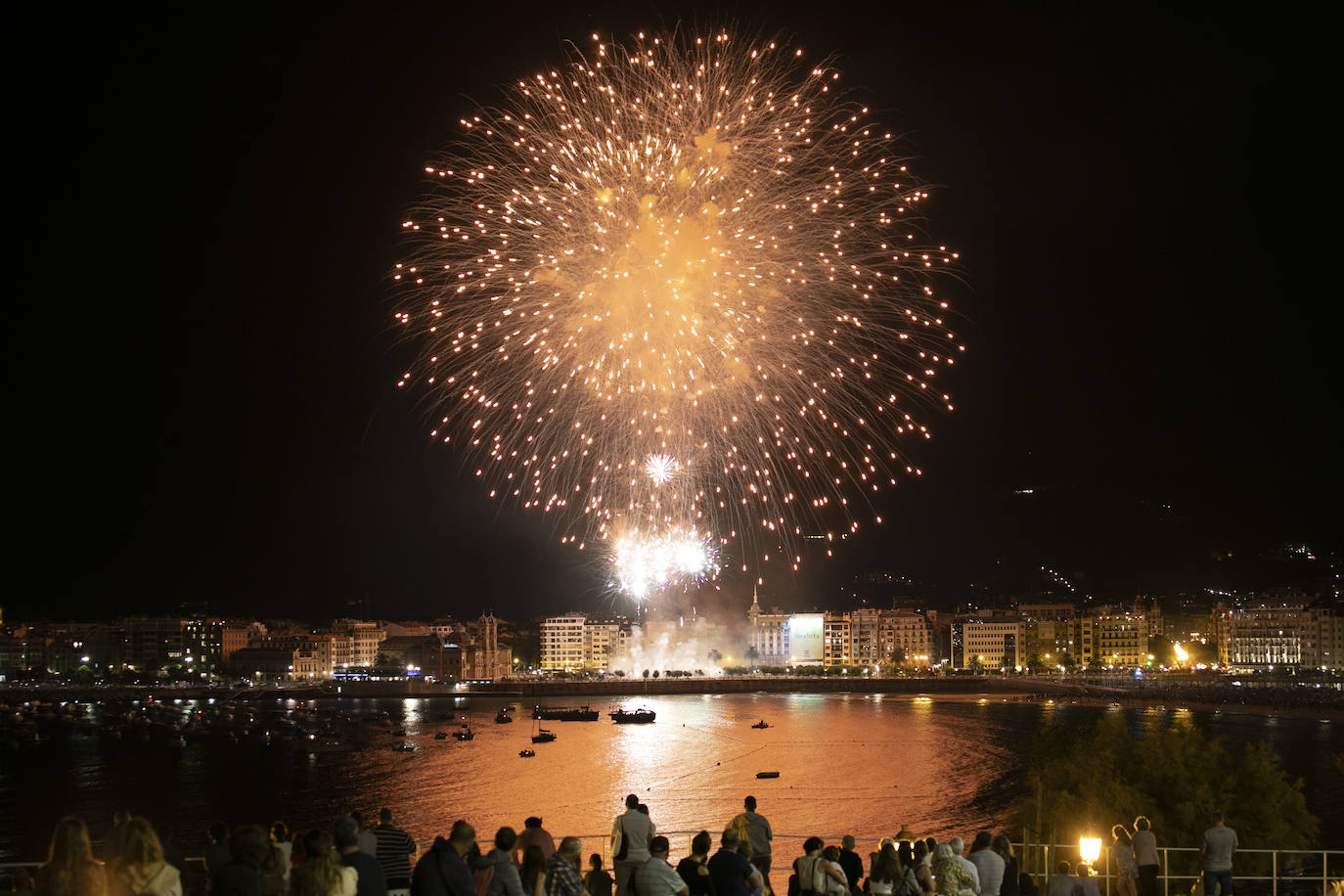 Fotos: Una pirotecnia de Gran Canaria en los fuegos del martes