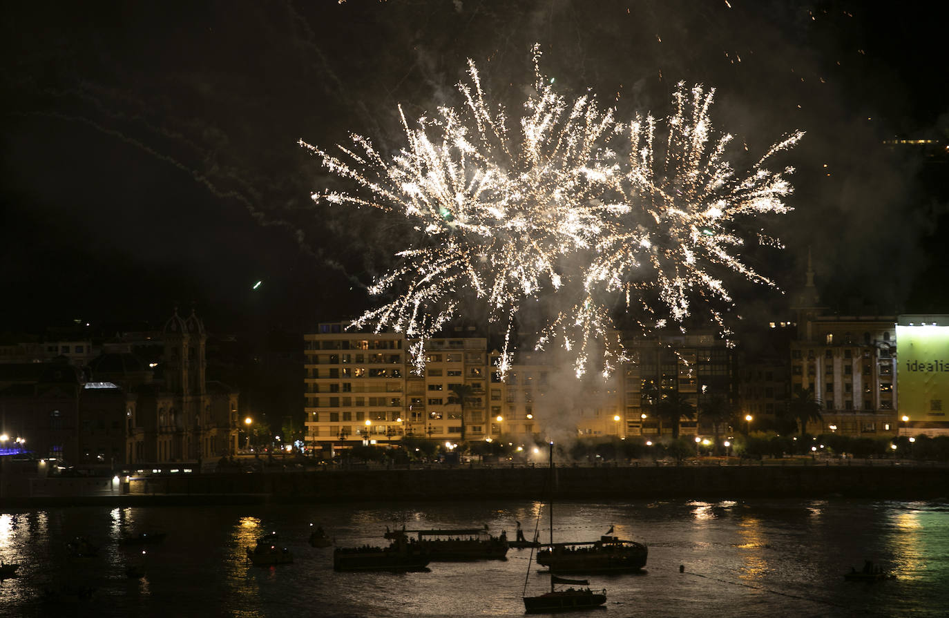 Fotos: Una pirotecnia de Gran Canaria en los fuegos del martes