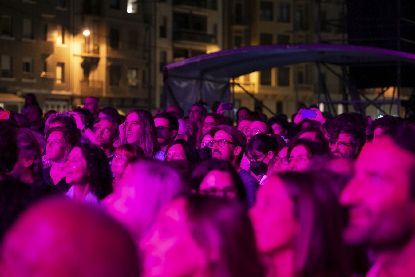 La explanada de Sagüés volvió a quedarse pequeña y los asistentes pudieron disfrutar en vivo de grandes clásicos. 