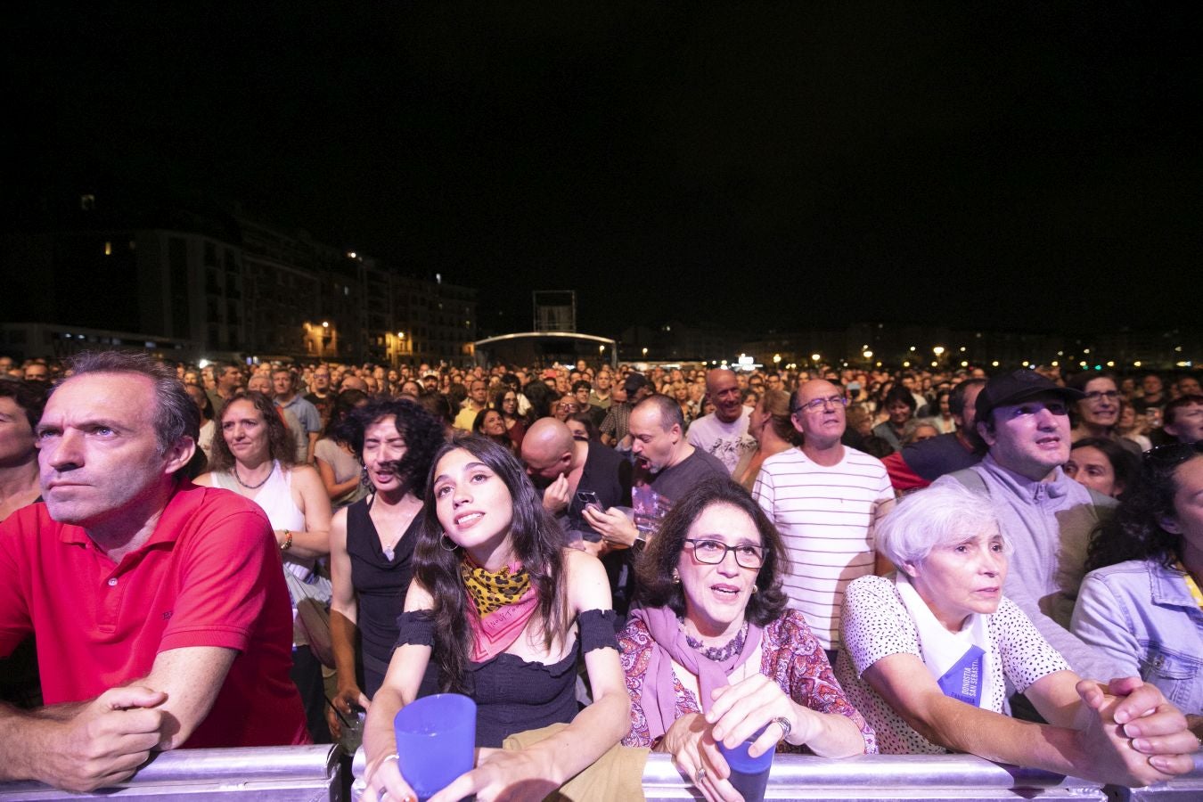 La explanada de Sagüés volvió a quedarse pequeña y los asistentes pudieron disfrutar en vivo de grandes clásicos. 