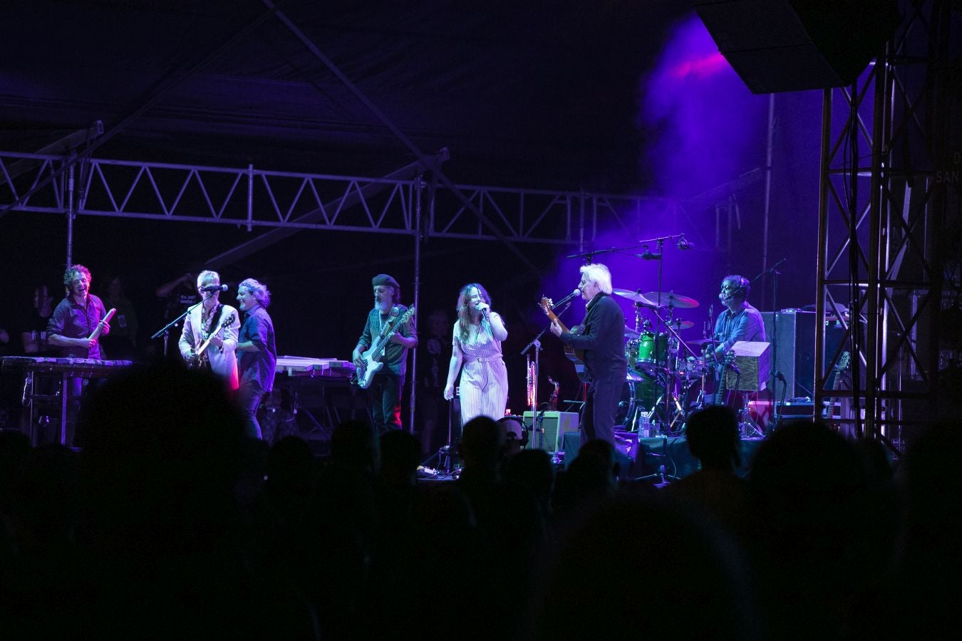 La explanada de Sagüés volvió a quedarse pequeña y los asistentes pudieron disfrutar en vivo de grandes clásicos. 