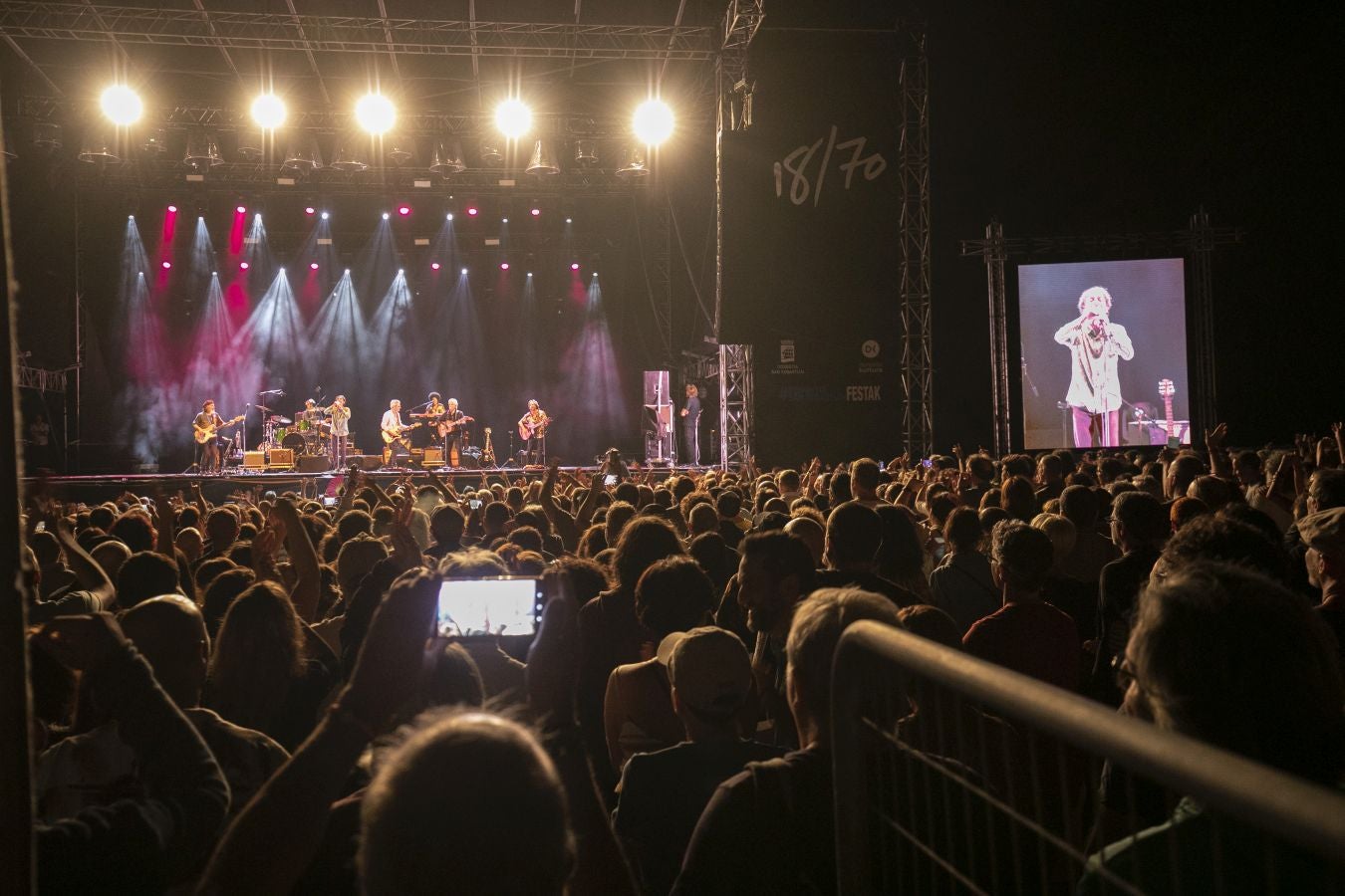 La explanada de Sagüés volvió a quedarse pequeña y los asistentes pudieron disfrutar en vivo de grandes clásicos. 