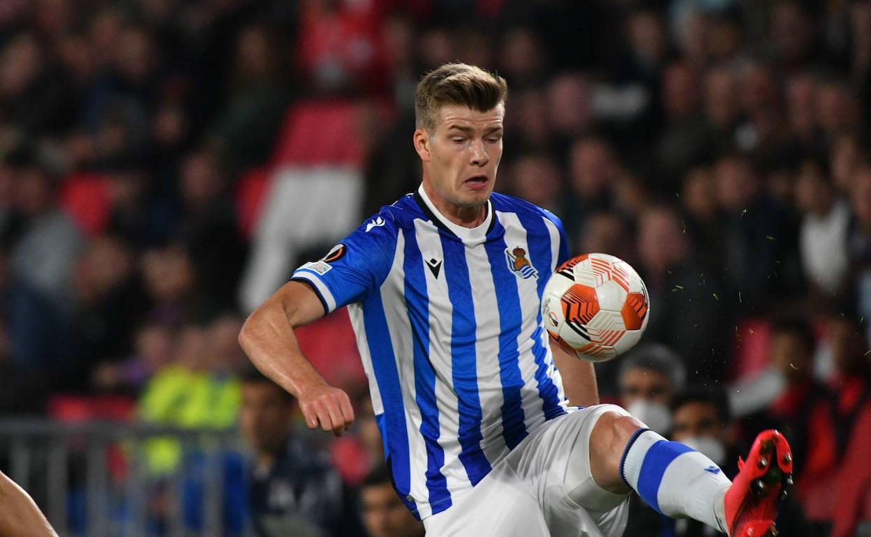 Alexander Sorloth, durante un partido de Europa League con la Real Sociedad