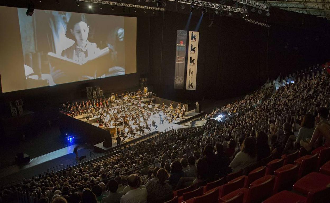 Concierto en el Velódromo de Anoeta a cargo de la Orquesta Sinfónica de Euskadi