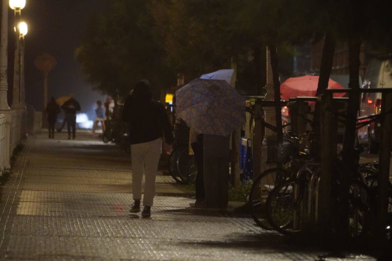 Fotos: El temporal obliga a suspender los fuegos