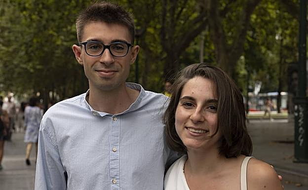 A Iker y Maialen les toca trabajar en las fiestas.