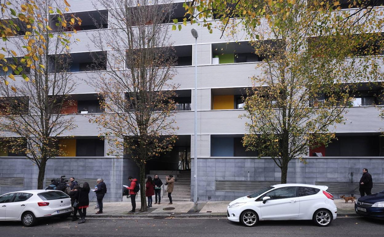 Premiar a quien contenga el precio y castigar a quien lo dispara