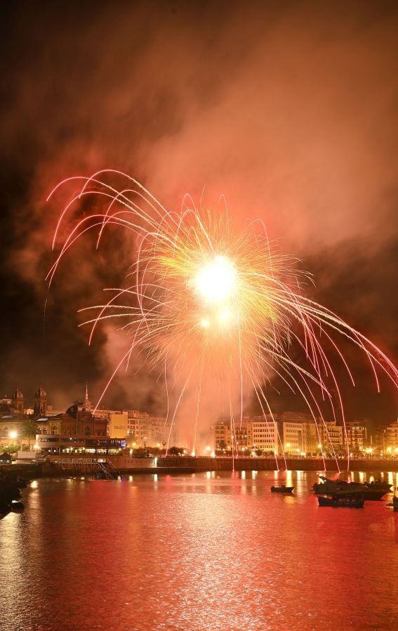 Fotos: La italiana Scarsella, ganadora del concurso de fuegos artificiales