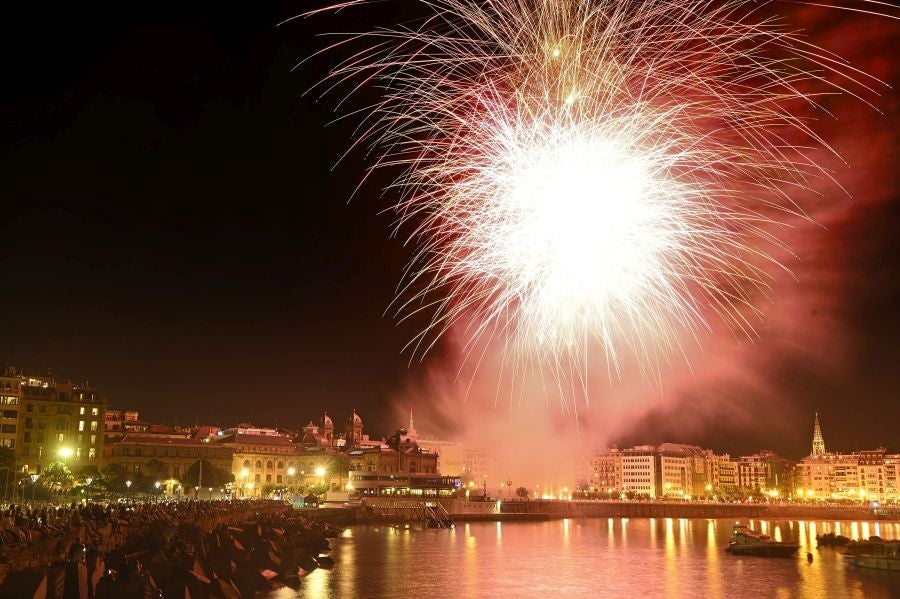 Fotos: La italiana Scarsella, ganadora del concurso de fuegos artificiales