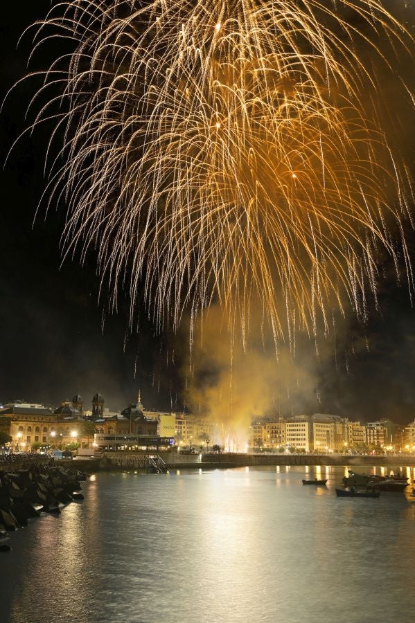 Fotos: La italiana Scarsella, ganadora del concurso de fuegos artificiales