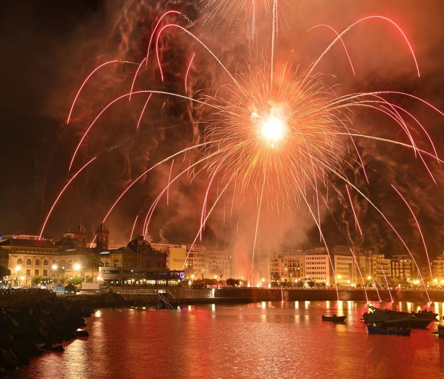 Fotos: La italiana Scarsella, ganadora del concurso de fuegos artificiales