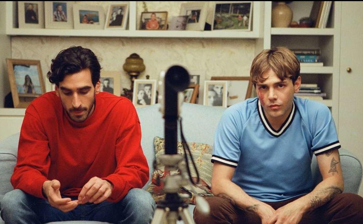 Xavier Dolan Quebeceko zuzendari ezagunenetakoa da, Eskuinean, beraxek zuzendutako 'Mathias & Maxime' 2019ko filmean. 