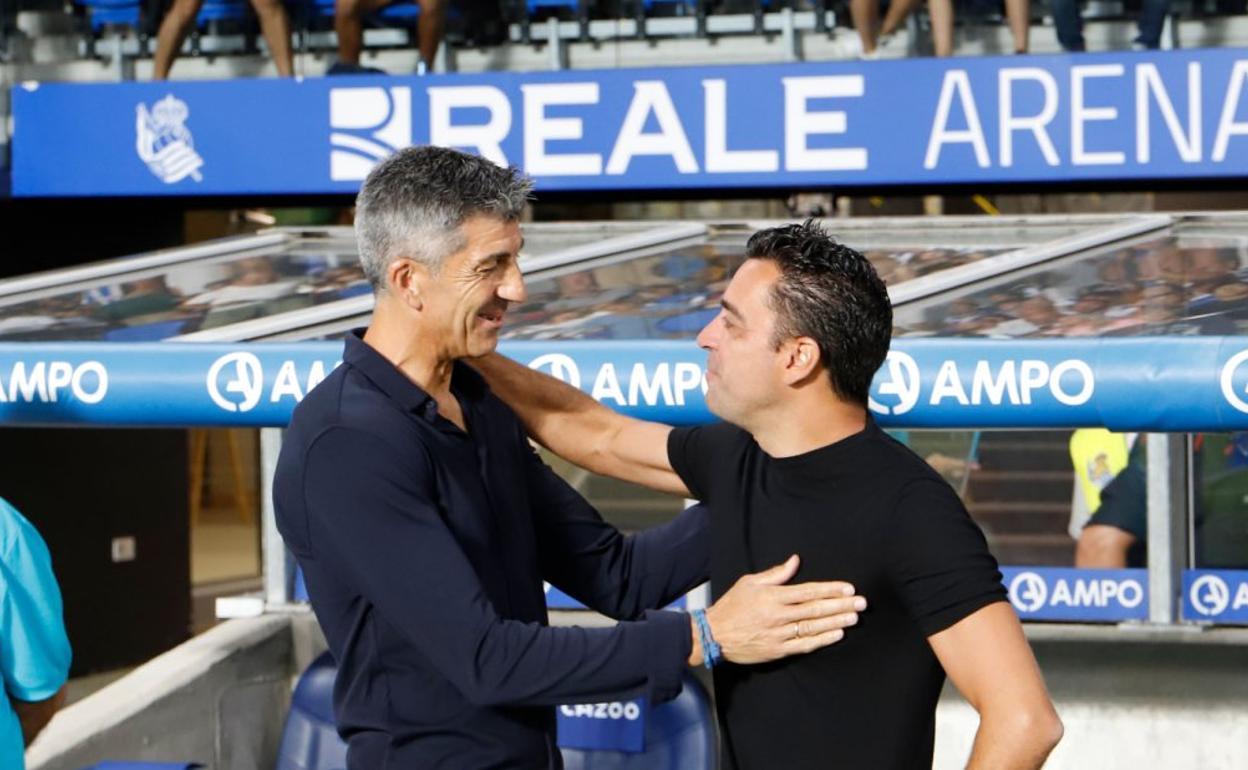 Imanol y Xavi se saludan antes de comenzar el encuentro. 