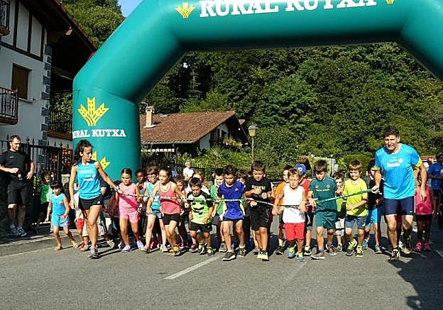 Salida de los niños en una edición anterior. 