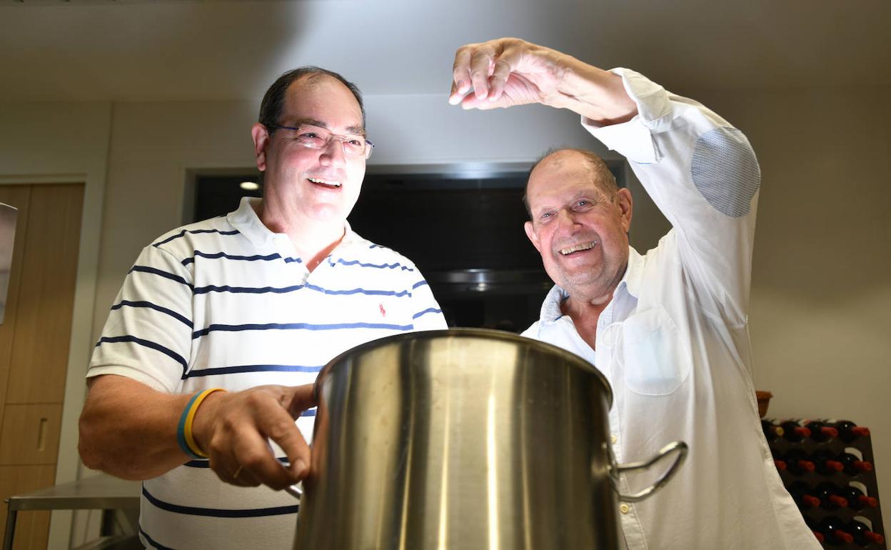 Cocineros amateurs, cosechan éxitos con su receta, la misma de todos los años.