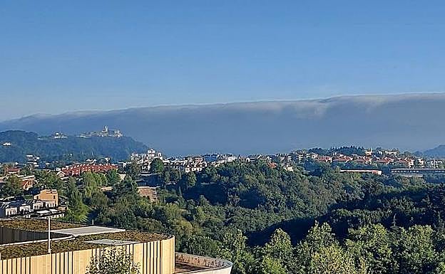 La densa niebla que se ha formado en el este de Gipuzkoa.