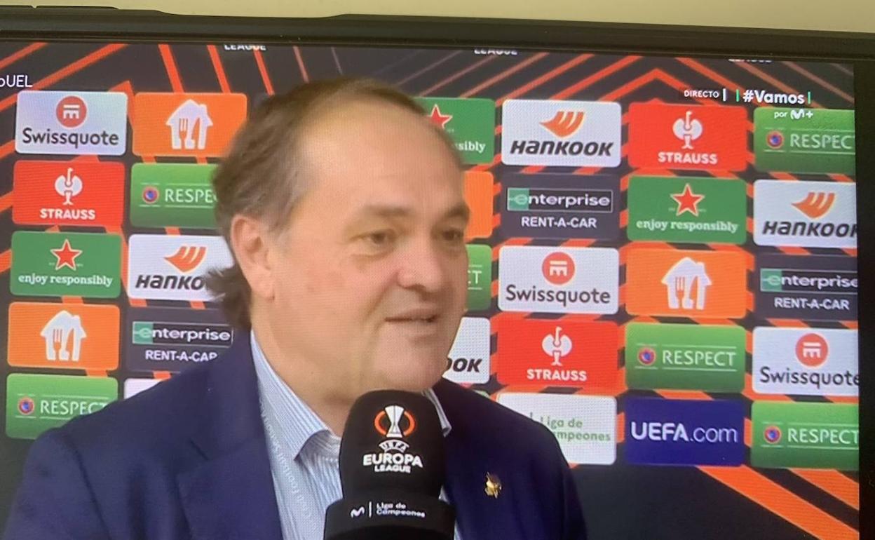 Jokin Aperribay atiende a la prensa.