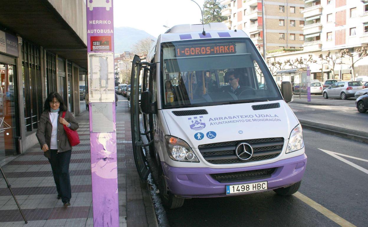 El ayuntamiento aprobó el pasado 4 de agosto la reducción del billete del urbano en un 50%.