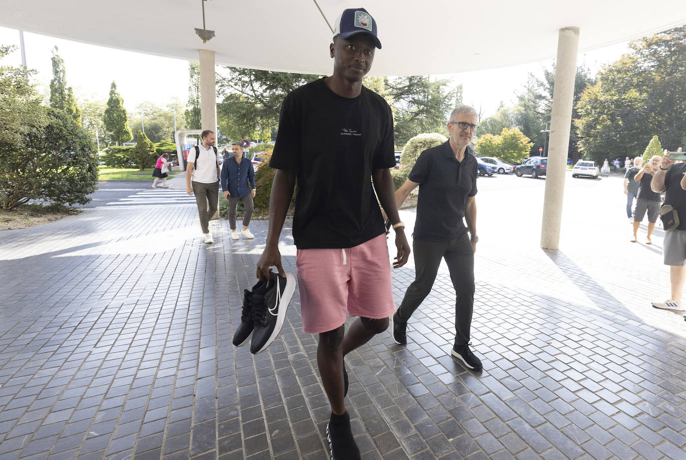 Fotos: Repasa la llegada de Umar Sadiq a la Real Sociedad en imágenes