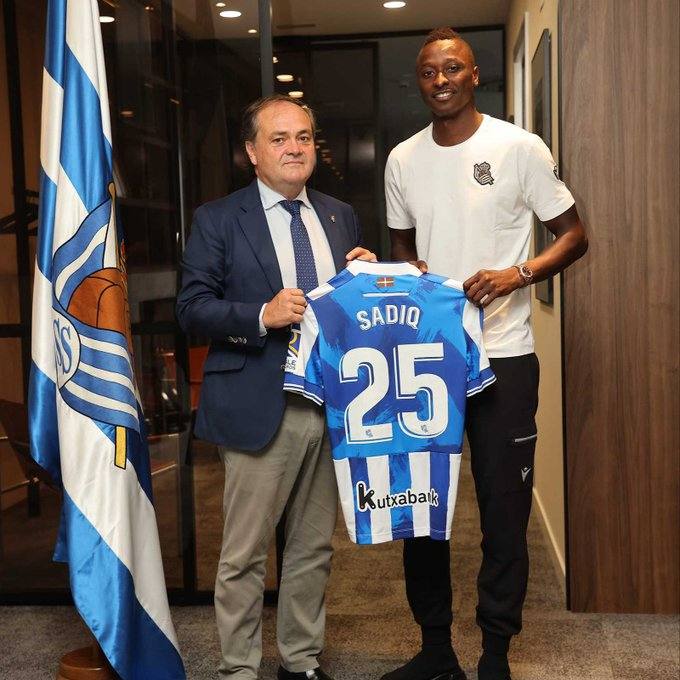 Fotos: Repasa la llegada de Umar Sadiq a la Real Sociedad en imágenes
