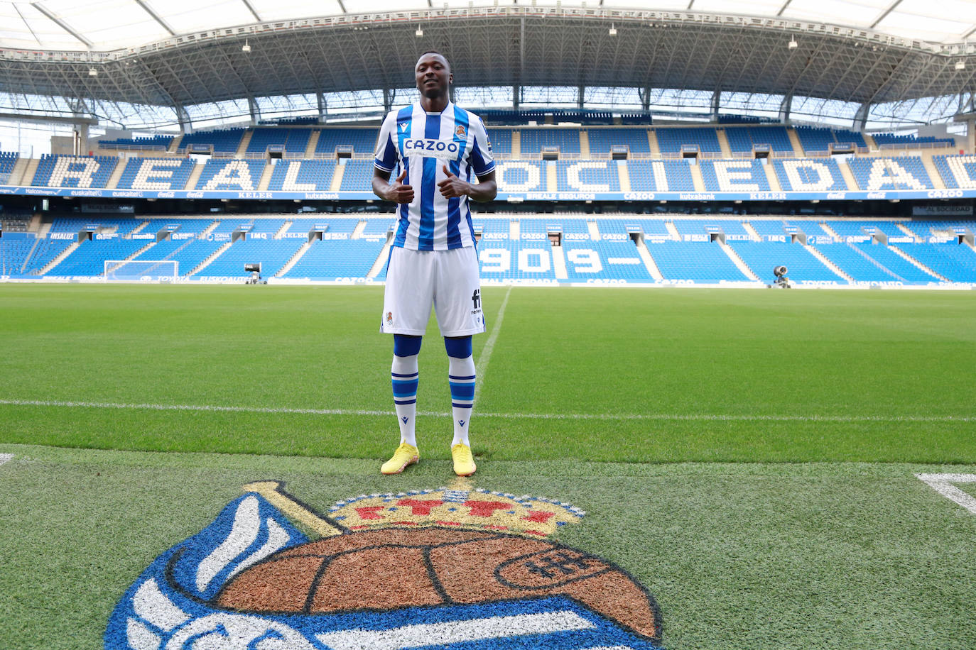 Fotos: Repasa la llegada de Umar Sadiq a la Real Sociedad en imágenes
