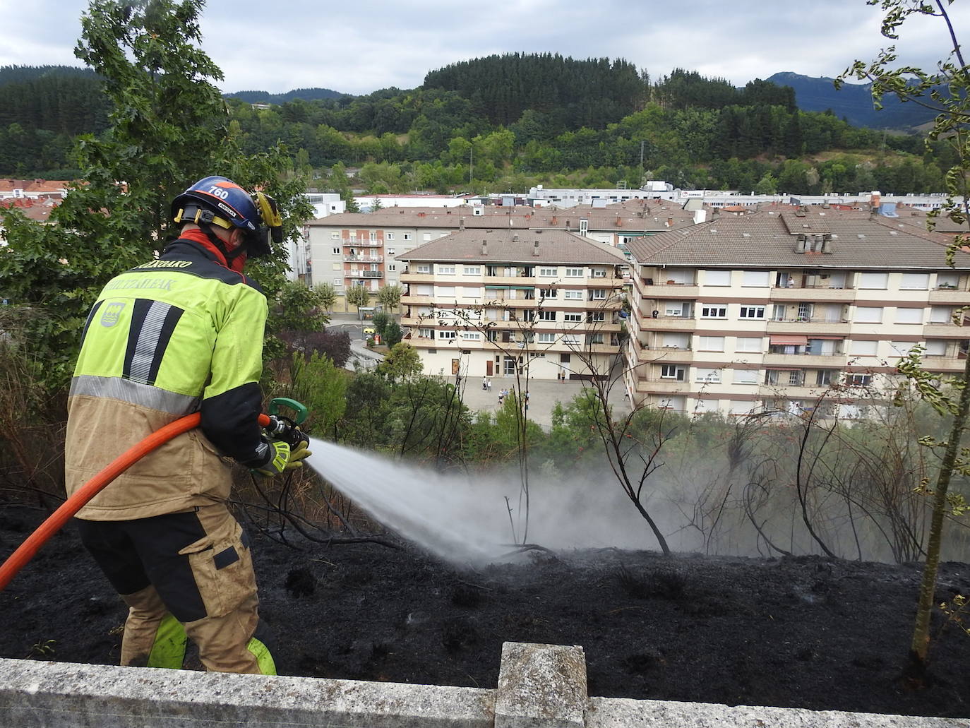 Fotos: Imágenes del incendio en el barrio de Txarapea