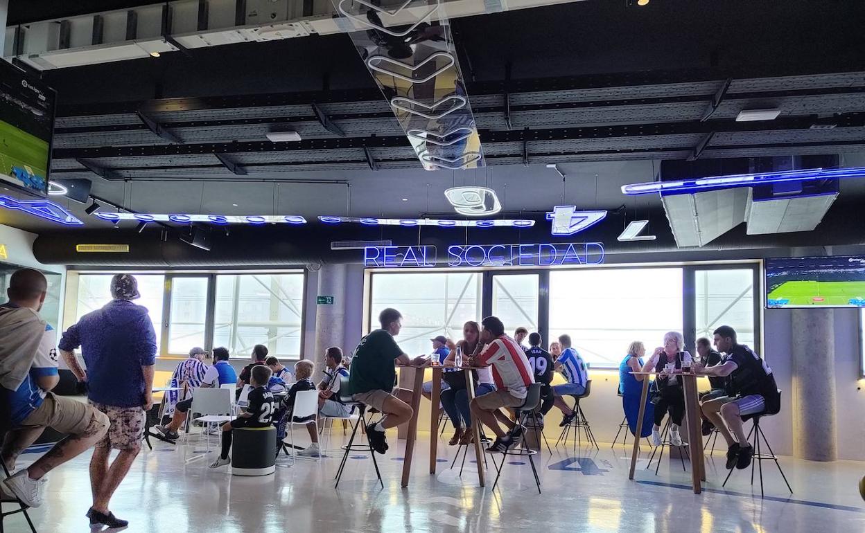 Ambiente en el Reale Arena antes del partido ante el Atlético de Madrid